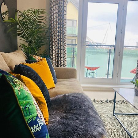 Luxury 2 Bedroom Waterfront Apartment With Balcony Newport  Exteriör bild