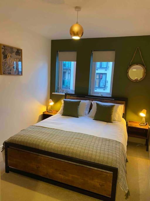 Luxury 2 Bedroom Waterfront Apartment With Balcony Newport  Exteriör bild