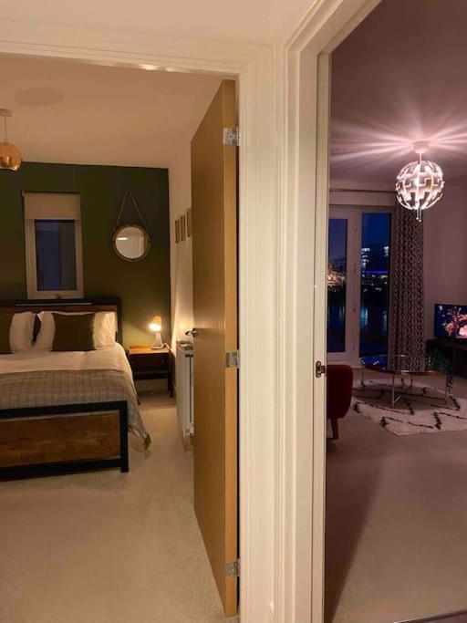 Luxury 2 Bedroom Waterfront Apartment With Balcony Newport  Exteriör bild