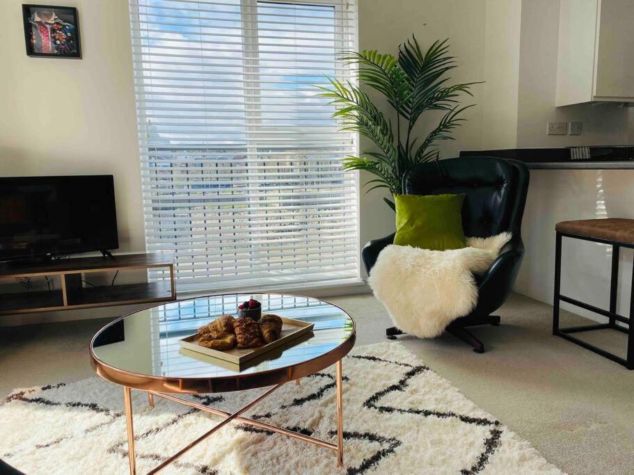 Luxury 2 Bedroom Waterfront Apartment With Balcony Newport  Exteriör bild