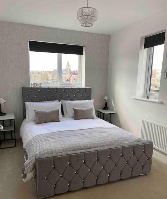 Luxury 2 Bedroom Waterfront Apartment With Balcony Newport  Exteriör bild